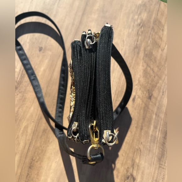 3-Pocket Crossbody - Picture 3 of 4